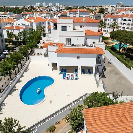 Appartamento Modern & Central, Gated With Pool *