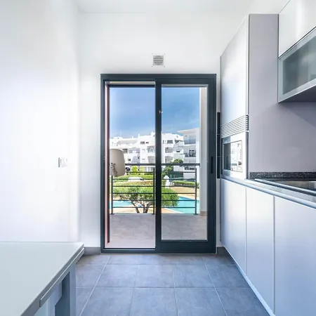 Appartamento Modern & Central, Gated With Pool *