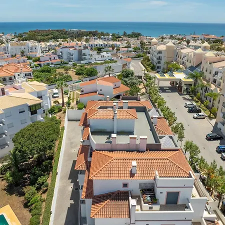 Appartamento Modern & Central, Gated With Pool *