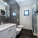 Modern & Central, Gated With Pool Αλμπουφέιρα