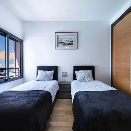Modern & Central, Gated With Pool * Αλμπουφέιρα